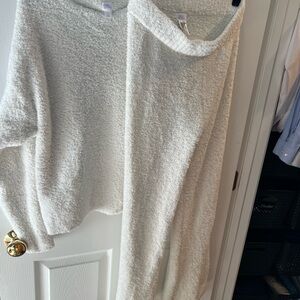 NWOT Stars Above Off-the-Shoulder White Sweater and Pants fuzzy lounge set
